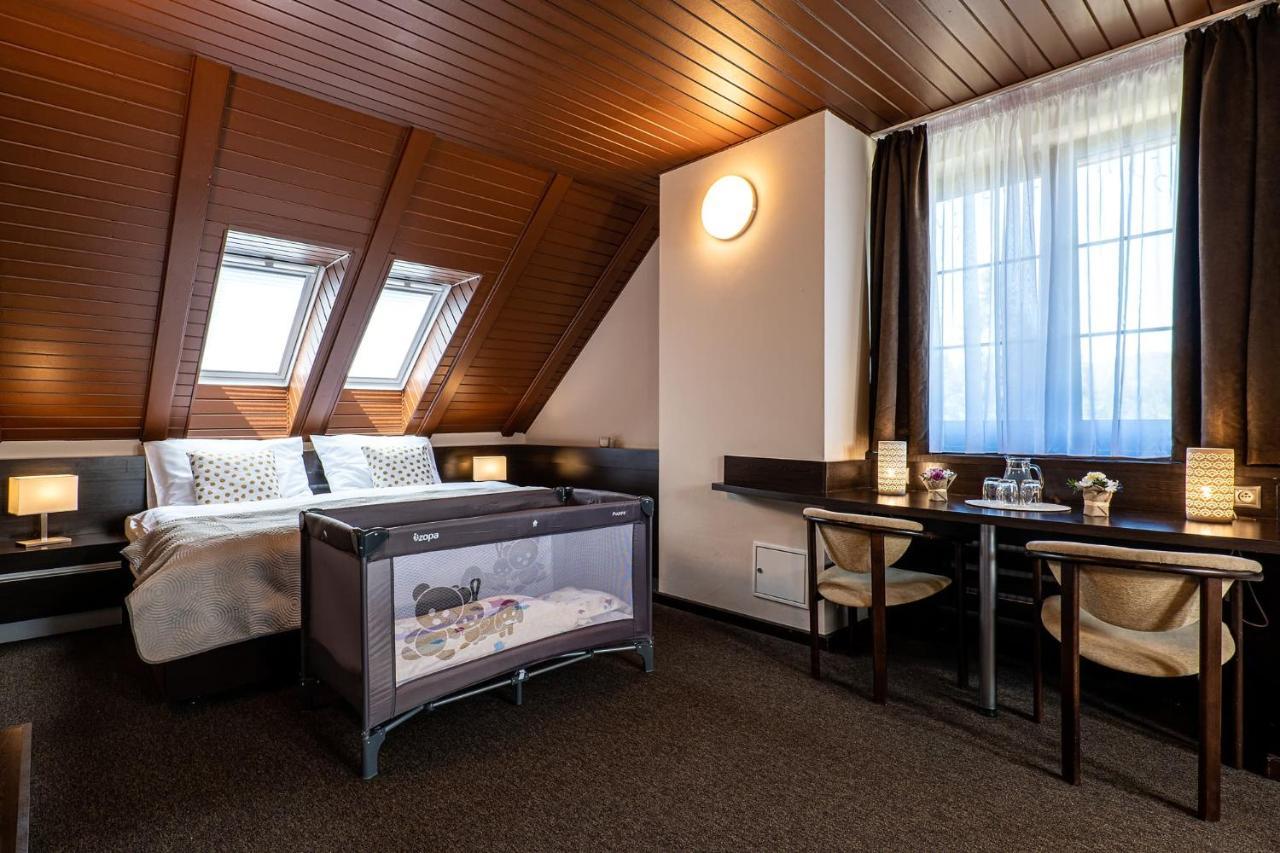 Wellness Hotel Pod Kycmolem Горні Ломна Екстер'єр фото